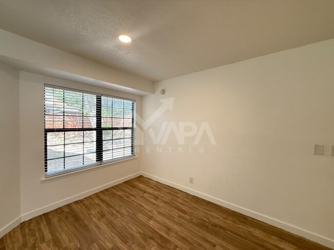 Building Photo - 10038 Raven Field Dr