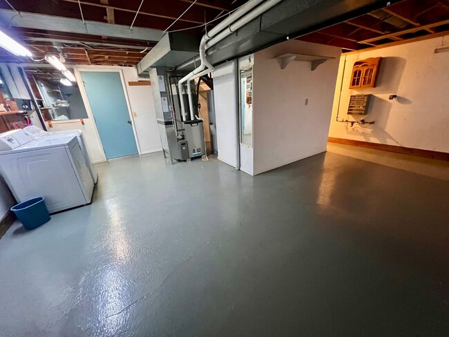 Building Photo - Beautiful Home - 3 Bedroom 2.5 Bathroom - ...