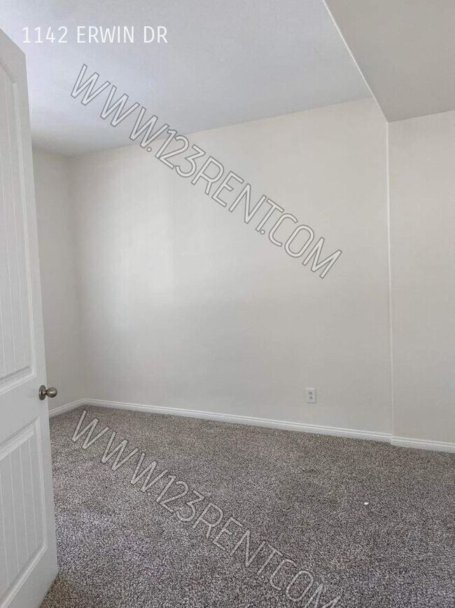 Building Photo - 1142 Erwin Dr