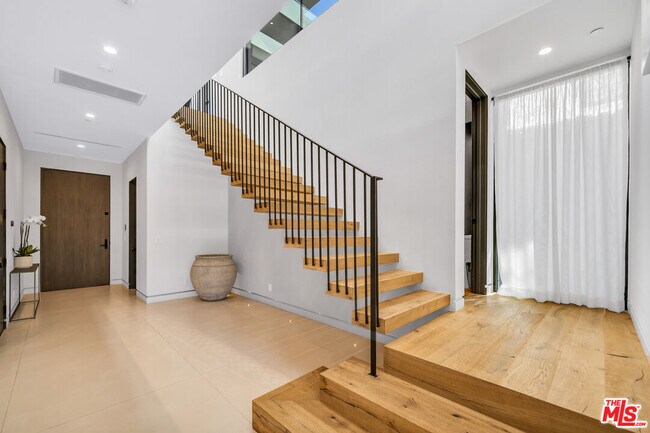 Building Photo - 108 N Edinburgh Ave