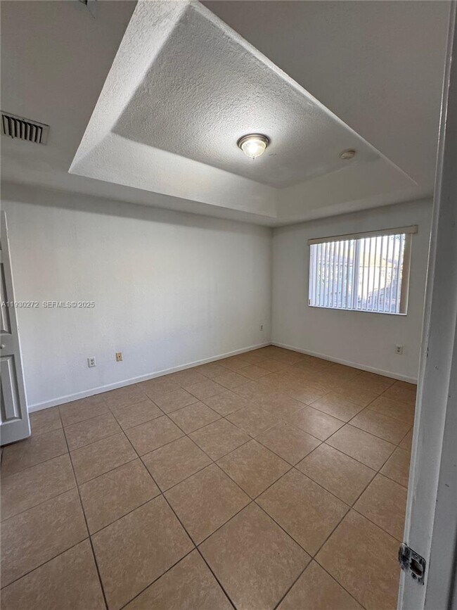 Building Photo - 2525 SE 15th Pl