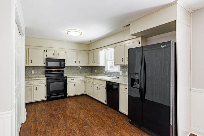 Building Photo - 145 VFW Dr