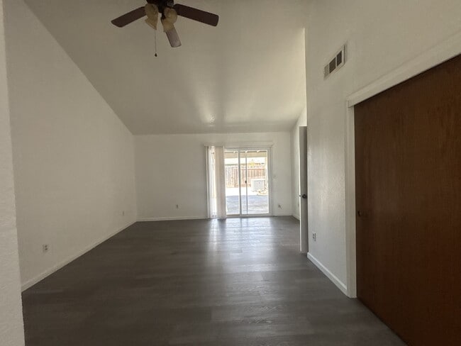 Building Photo - 5208 Maximillian Dr