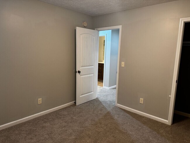 Building Photo - 9133 Saw Tooth Loop