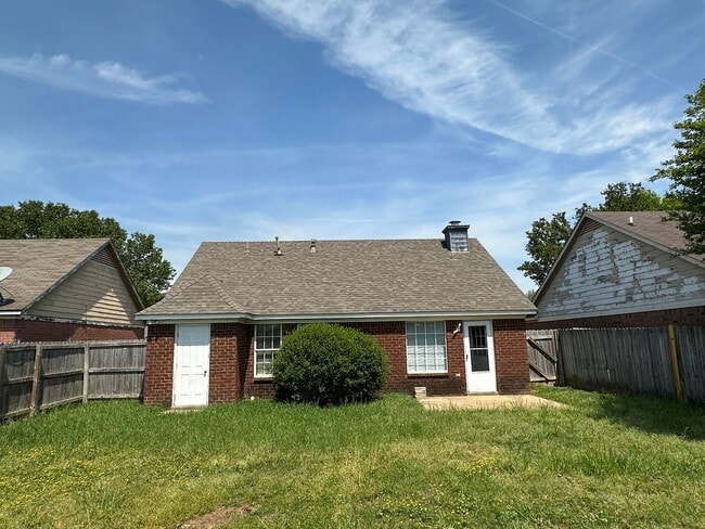 Building Photo - 3 Bedroom, 2 Full Baths in Horn Lake, Wellington Square Subdivision