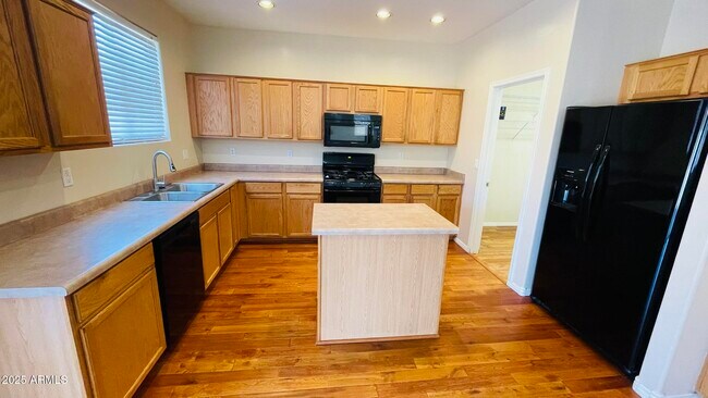 Building Photo - 44234 Askew Dr