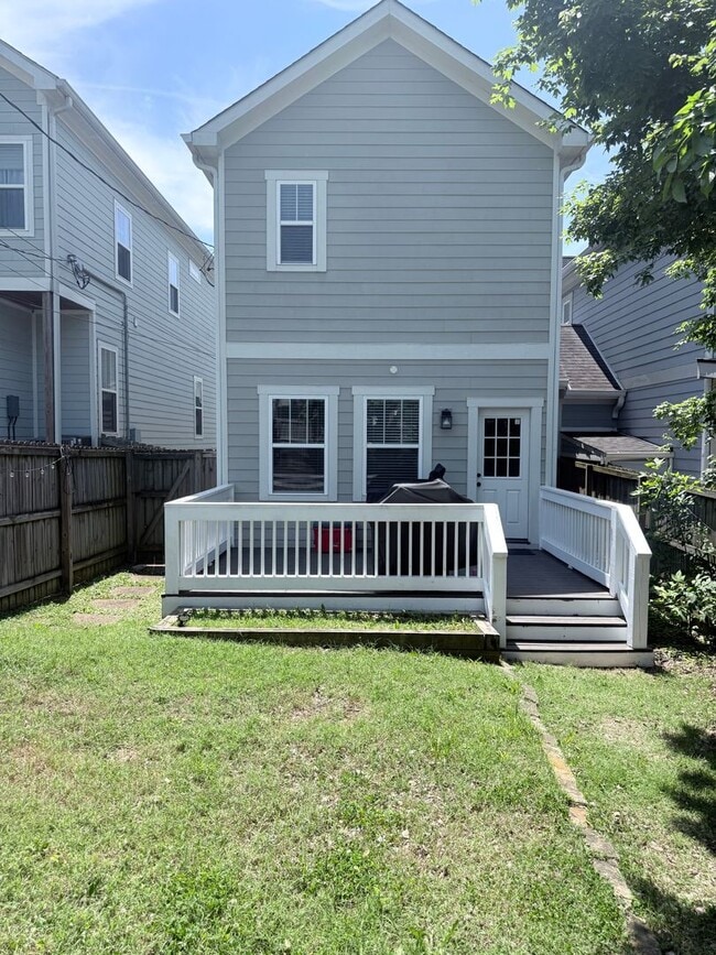 Building Photo - 3 bedroom/3 bath in The Nations!