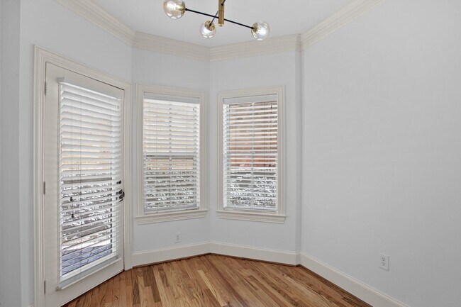 Building Photo - Luxury Highland Park Condo