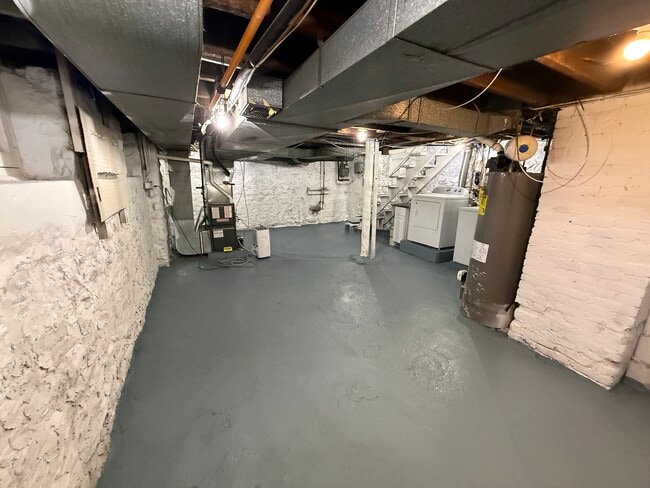 Building Photo - 843