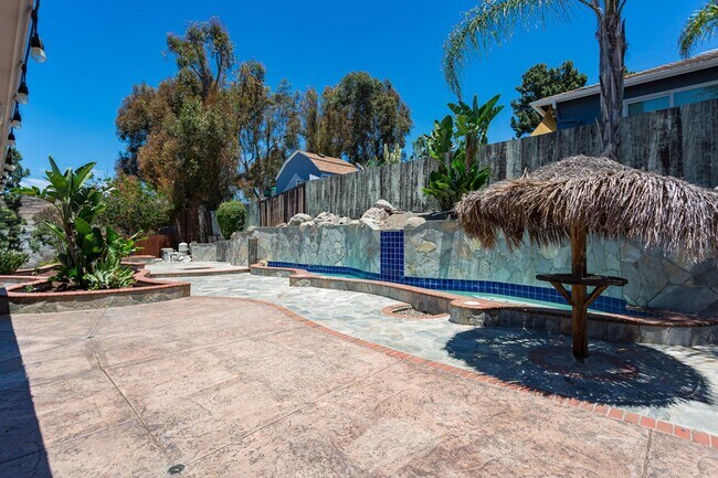 Building Photo - Spacious Entertainers Retreat in San Carlos!
