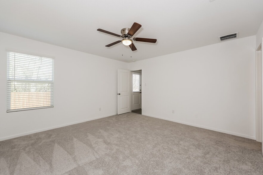 Building Photo - 110 Willow Wy