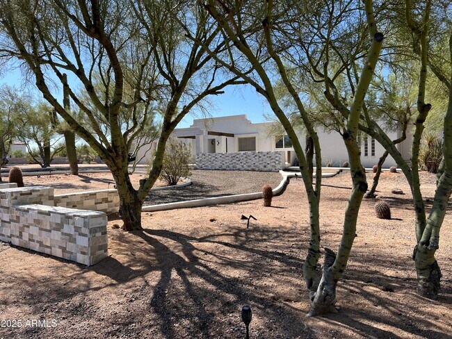 Building Photo - 4847 E Calle de Las Estrellas Rd