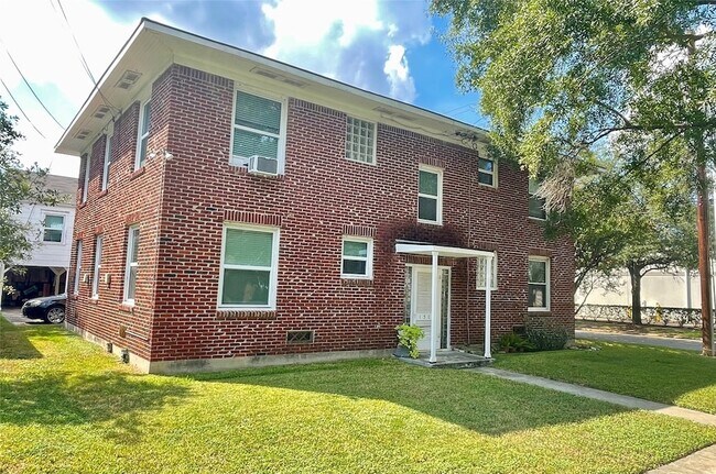 Primary Photo - 1502 Elmen St