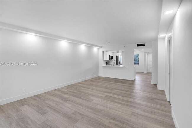 Building Photo - 14475 Strathmore Ln