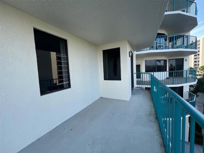 Building Photo - 670 Island Way