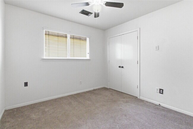 Building Photo - Teal Run Place Court, Fresno, TX 77545 - 4 BR 2 BA single-family home