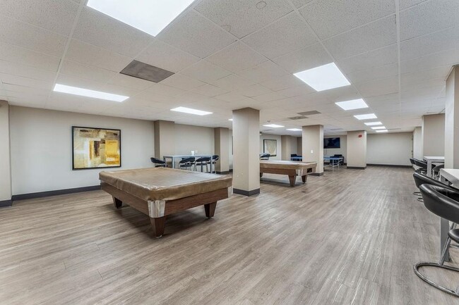 Building Photo - 2110 Harmon Cove Tower