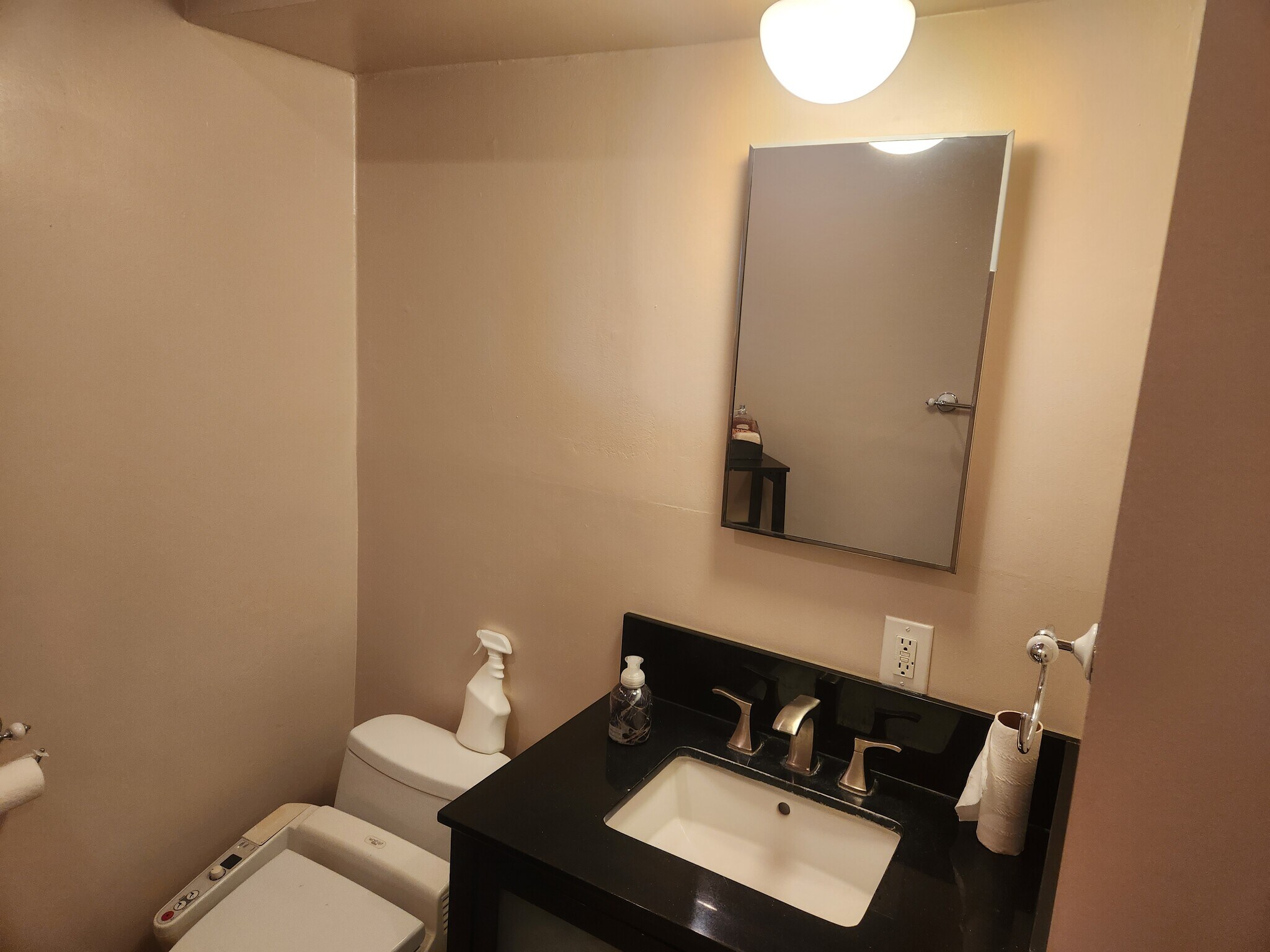 Building Photo - 5516 Vanalden Ave