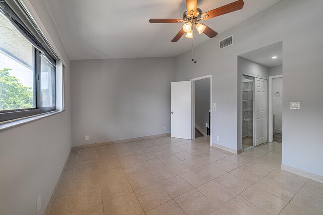 Building Photo - 2720 S Oakland Forest Dr