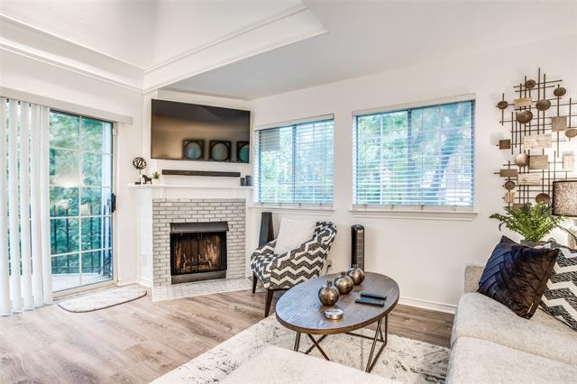 Building Photo - 3033 San Jacinto St