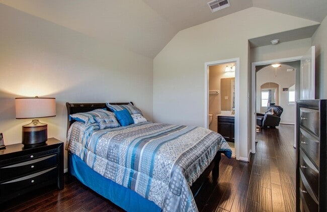 Building Photo - 7610 River Pass Dr