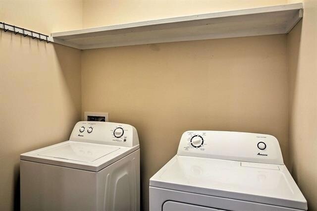 Building Photo - 272 Lakeview Dr