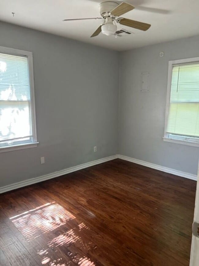 Building Photo - 2 Bedroom 1 bath Close to OU Campus
