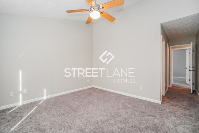 Building Photo - Large 3 BR attractive home is ready for mo...