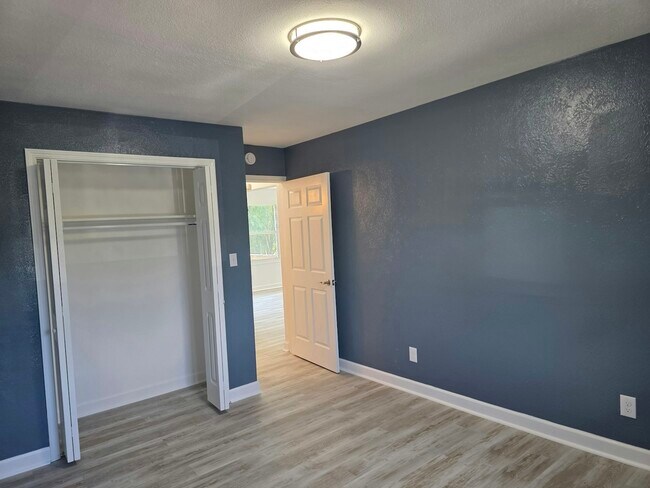 Building Photo - 601 Rizek Dr