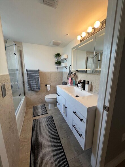 Building Photo - 498 SW 2nd St