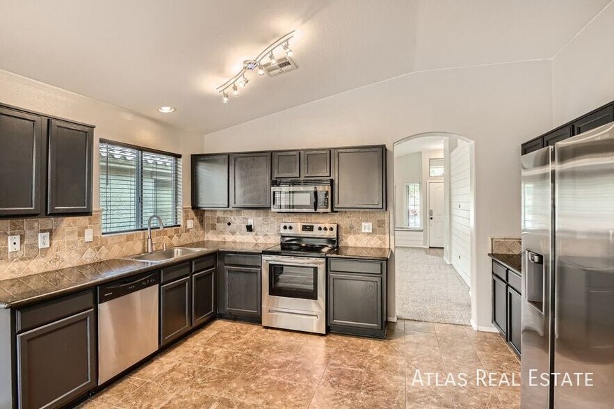 Building Photo - 1134 W Fruit Tree Ln