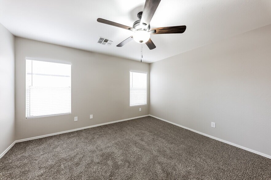 Building Photo - 11814 W Poinsettia Dr