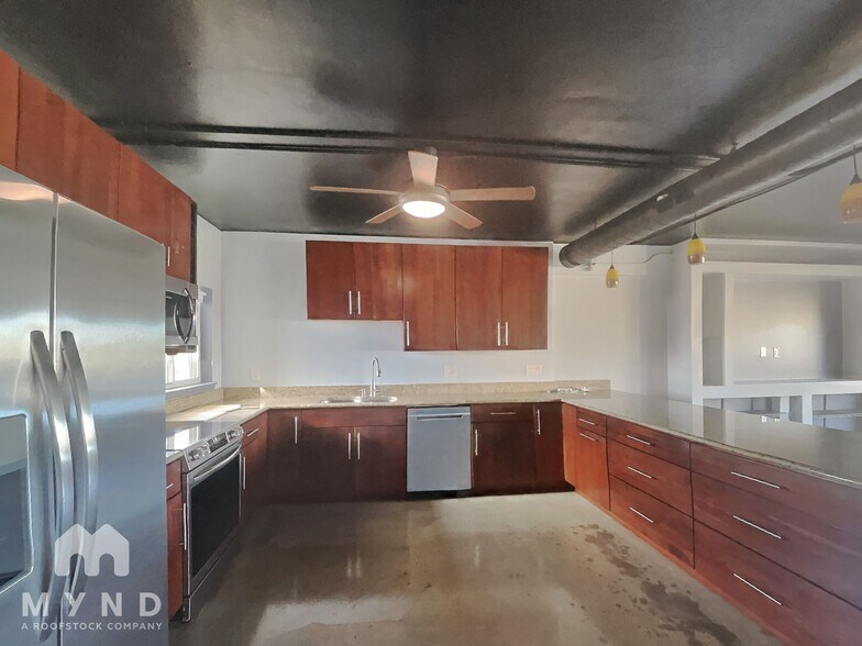 Building Photo - 349 E Thomas Rd