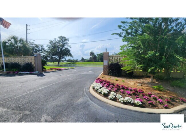 Building Photo - Carefree living in this immaculate updated 1 bedroom condo!