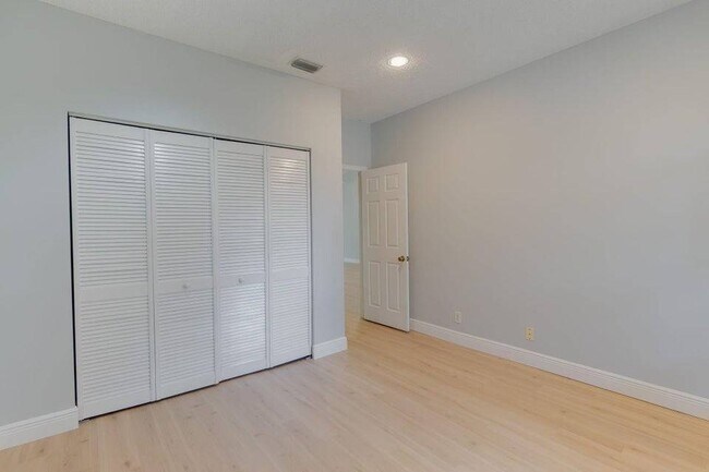 Building Photo - 231 Cypress Point Dr