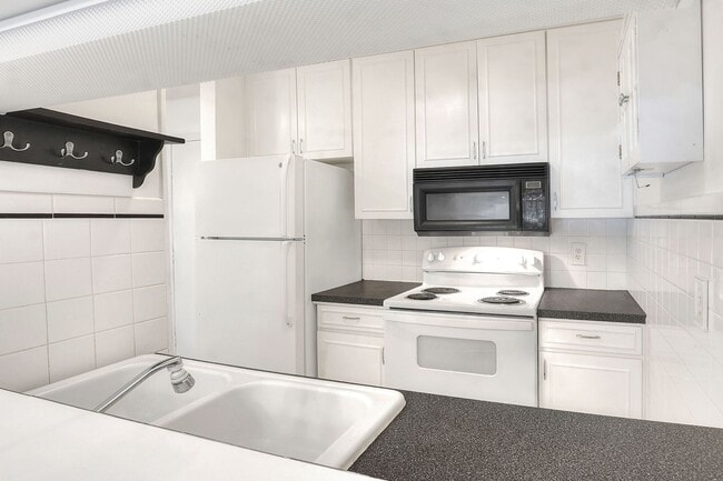 Building Photo - 2-Bedroom, 1-Bathroom Condo in Winter Haven