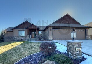 Building Photo - Stunning River Ridge Home With Spectacular Views