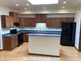 Building Photo - 405 Wisconsin St