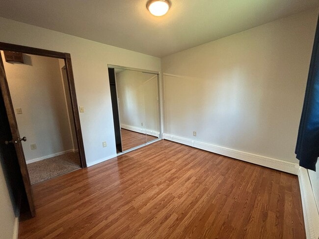 Building Photo - 3 bedroom home /  Fenced in yard / 1 Car Garage