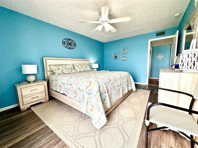 Building Photo - 500 Tiki Dr