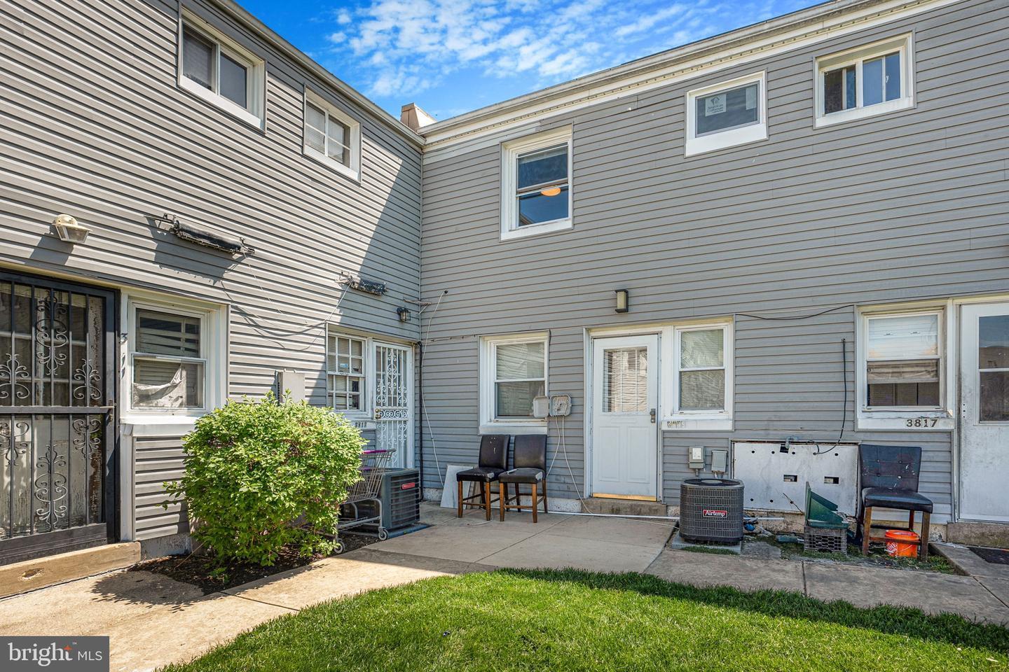 Building Photo - 3815 28th Ave