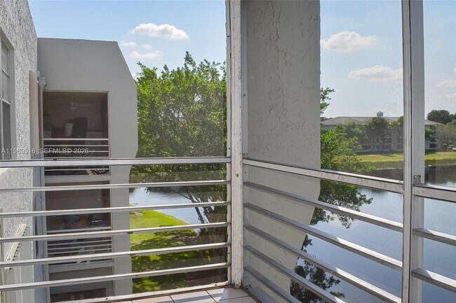 Building Photo - 9230 Lagoon Pl