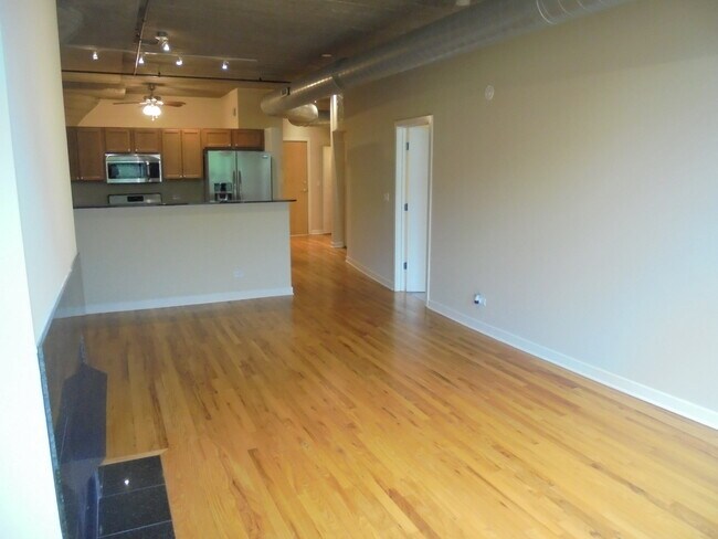 Building Photo - 1150 W 15th St