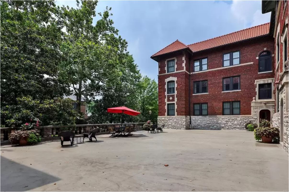 Courtyard - 7515 Buckingham Dr