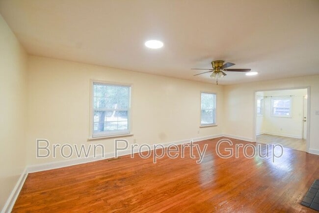 Building Photo - 3022 Cliffdale Rd