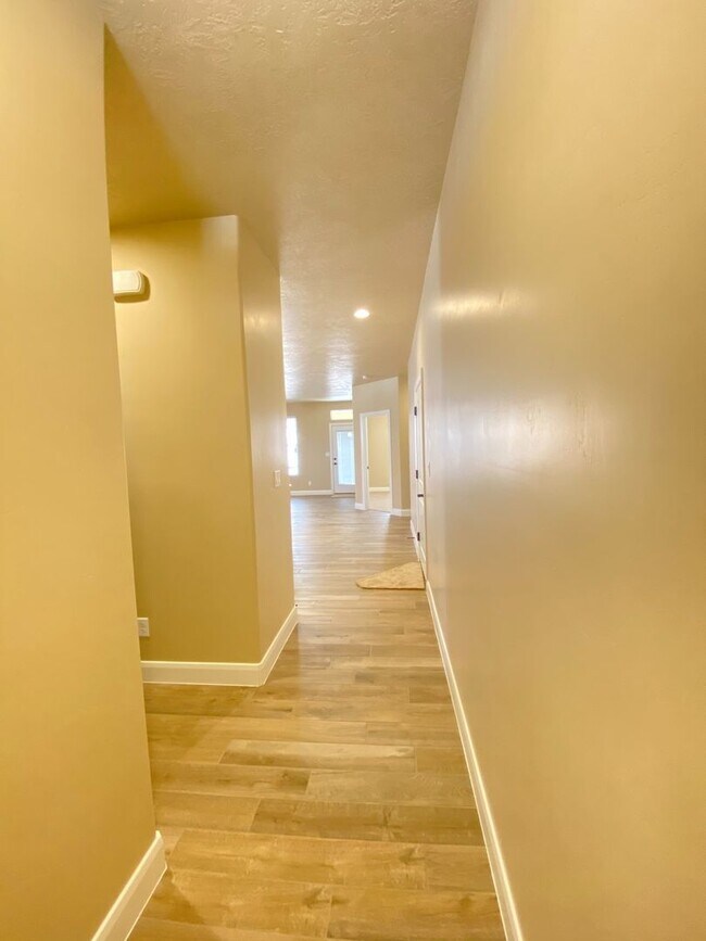 Building Photo - 3 Bed 2 Bath Home in Hurricane