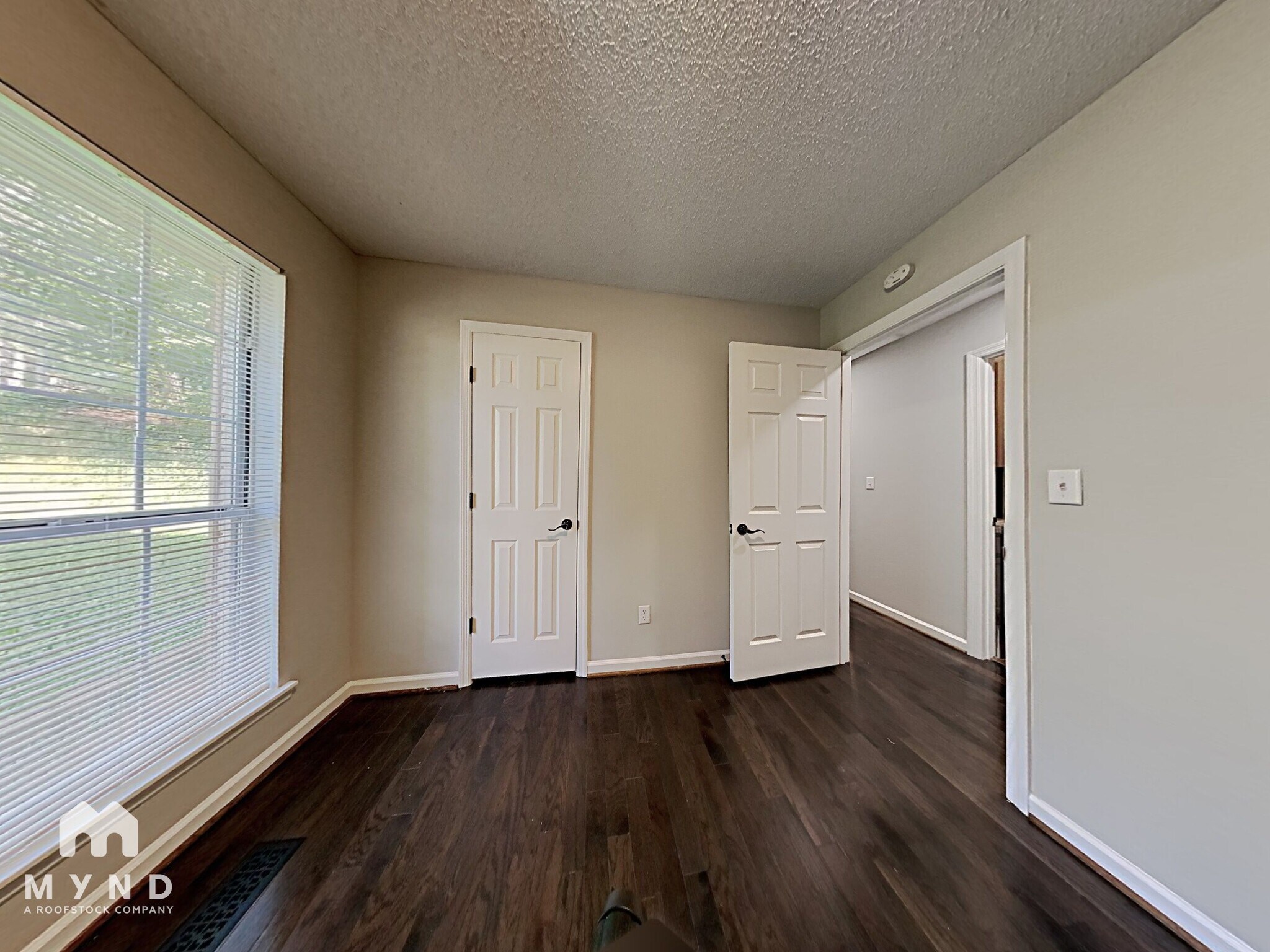 Building Photo - 1021 Medina Dr