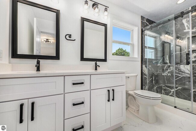 Building Photo - 4712 Owl View Dr