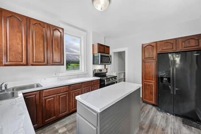 Building Photo - 3819 St Martins Pl