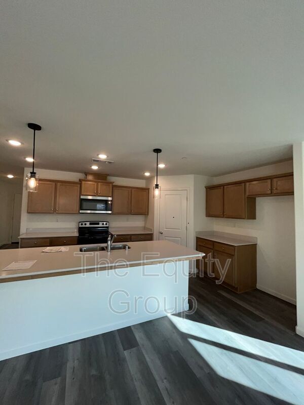 Building Photo - 7031 W Wren Ave